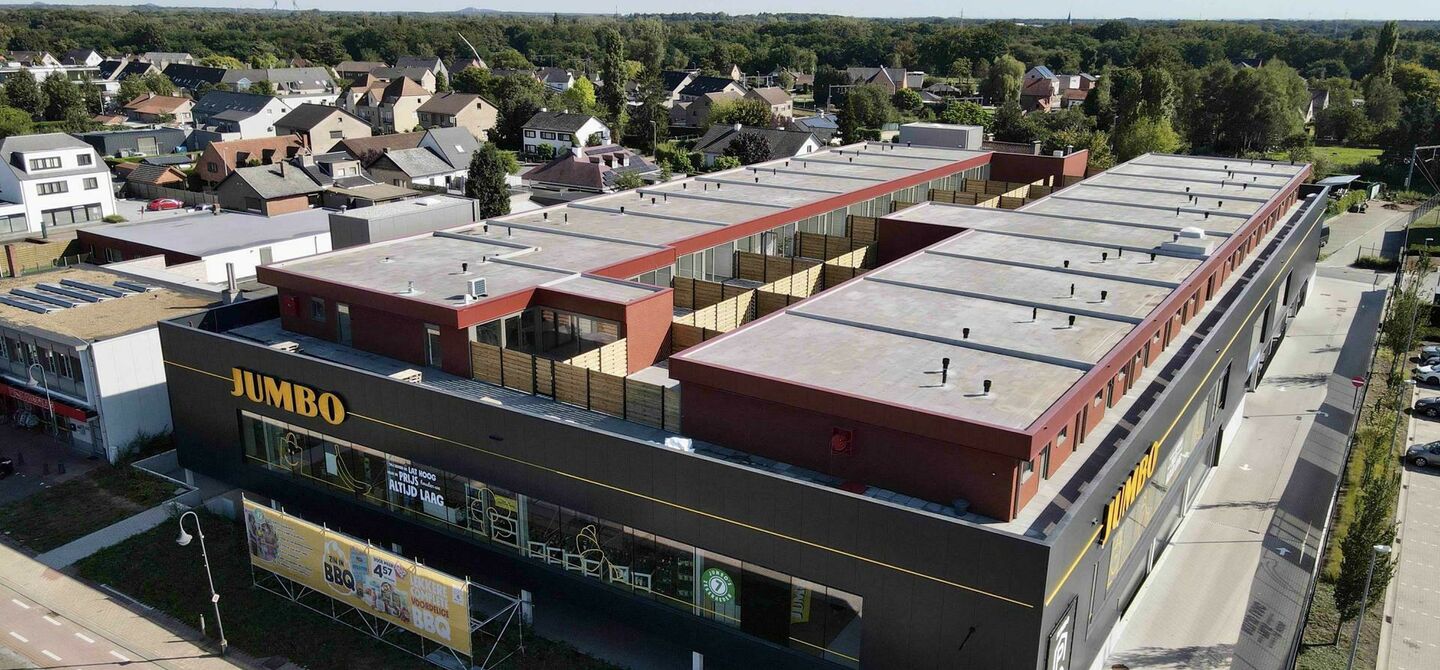 17 prachtige nieuwbouwappartementen incl autostaanplaats en berging boven Jumbo in Heusden

In de zomer van 2021 opende de Nederlandse supermarktketen Jumbo haar 5e Limburgse vestiging langs de Koolmijnlaan in Heusden. Meteen een mooie invulling op de voo