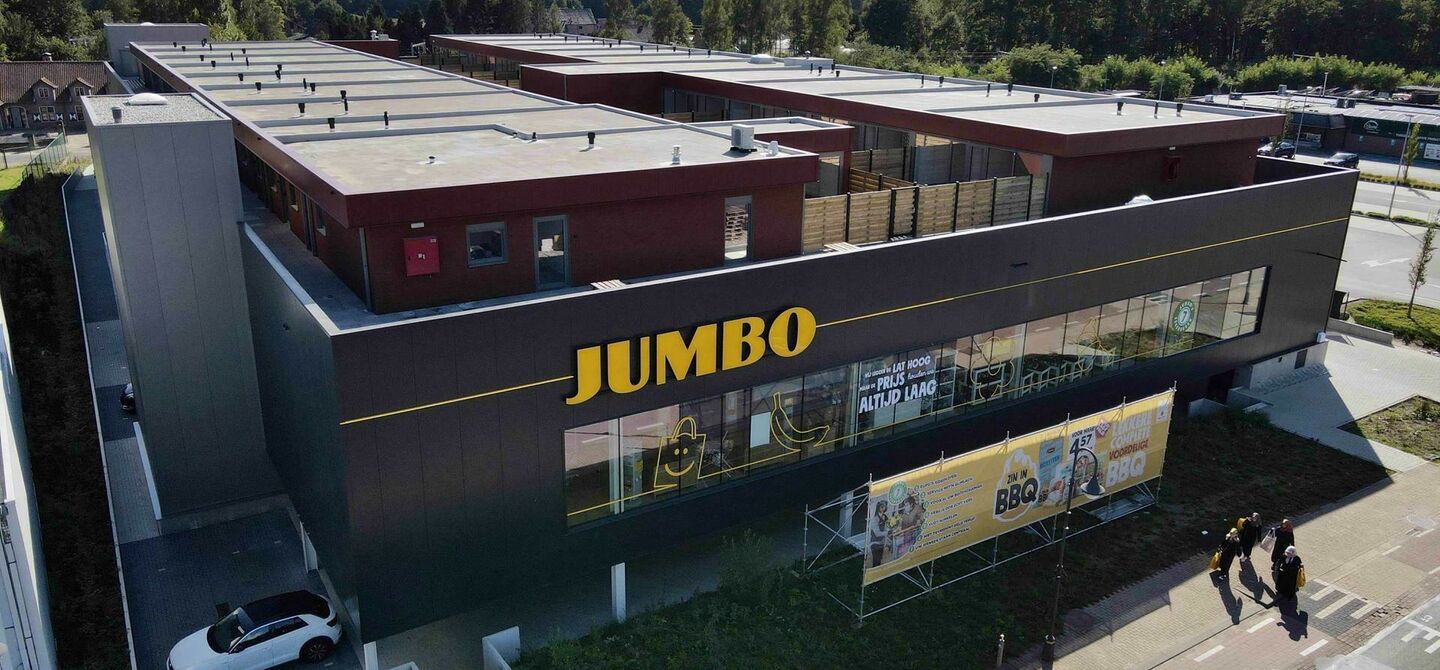 17 prachtige nieuwbouwappartementen incl autostaanplaats en berging boven Jumbo in Heusden

In de zomer van 2021 opende de Nederlandse supermarktketen Jumbo haar 5e Limburgse vestiging langs de Koolmijnlaan in Heusden. Meteen een mooie invulling op de voo