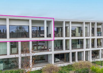 Bij ImmoFusion 7/7 &ldquo;open huis&rdquo;: klik op onze 3D-TOUR.
Ervaar vastgoed alsof je er zelf doorloopt!

Ontdek dit moderne en energiezuinige appartement aan de August Cuppensstraat 6 bus C05 in het hart van Beringen. Dit instapklaar appartement uit 2021 bi