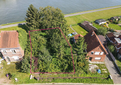 Unieke Open Bouwgrond met Prachtig Kanaalzicht in Beringen!
Heeft u altijd al gedroomd van het perfecte stukje paradijs aan het water? Uw droom kan werkelijkheid worden met deze sensationele bouwgrond gelegen aan het schilderachtige kanaal in Beringen. De
