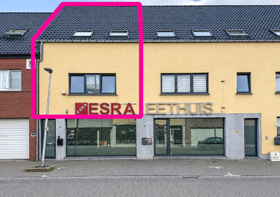 Dit ruime appartement beschikt over een bewoonbare oppervlakte van maar liefst 127 m&sup2;. Dankzij de praktische indeling, de aangename lichtinval en de ruime kamers biedt deze woning een bijzonder comfortabel woongevoel.

Via de private inkomhal bereikt u d