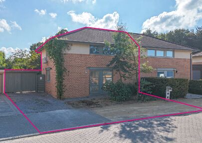 Te renoveren gezinswoning met grote tuin in rustige doodlopende straat in Alken

Welkom in Tulpenlaan 17, een woning met enorm veel potentieel, perfect voor wie op zoek is naar een huis dat volledig naar eigen smaak kan worden gerenoveerd. Gelegen in een 