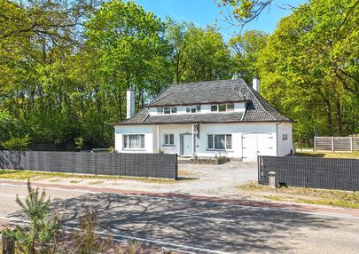 Bij ImmoFusion 7/7 “open huis” : klik op onze 3D-TOUR.
Ervaar vastgoed alsof je er zelf doorloopt!
Welkom in deze verrassend ruime open bebouwing gelegen op een uitstekende locatie langs de Heppensesteenweg in Beringen. Met maar liefst 328m² bewoonb