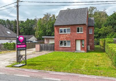 Ruime gezinswoning met vergunde garage van 125 m&sup2; op toplocatie in Koersel

Op een boogscheut van het groene karakter van Koersel en het geliefde Koersel Kapelleke vinden we deze verrassend ruime woning terug op een perceel van maar liefst 10 are. Dankzi