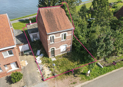 Uniek Renovatiepand aan het Kanaal in Beringen: Jouw Kans om Jouw Droomwoning te Creëren! 
Heb je altijd al gedroomd van het transformeren van een prachtig renovatieproject tot jouw ideale thuis? Zoek niet verder! Wij presenteren een buitengewoon renovat