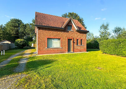 !WONING IS VERKOCHT!

Bij ImmoFusion  7/7 “open huis”  : klik op onze 3D-TOUR.
Ervaar vastgoed alsof je er zelf doorloopt!

Deze prachtige open bebouwing in Beringen, gelegen op een perceel van 1019m², biedt alles wat je zoekt op een ruime perceel en