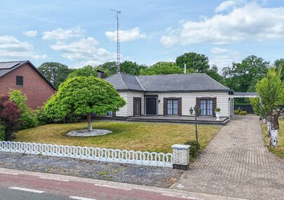 Bij ImmoFusion 7/7 “open huis” : klik op onze 3D-TOUR.
Ervaar vastgoed alsof je er zelf doorloopt!

Welkom in deze charmante, instapklare woning in de Pannehoefstraat 39 te Koersel, ideaal gelegen in een rustige, groene buurt op slechts 2 km van het b