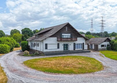 Bij ImmoFusion 7/7 “open huis”: klik op onze 3D-TOUR.
Ervaar vastgoed alsof je er zelf doorloopt!

Welkom op de Beverlosesteenweg 408 in Beringen: een uitzonderlijk ruime en volledig instapklare woning met maar liefst 6 slaapkamers, 2 badkamers, garag