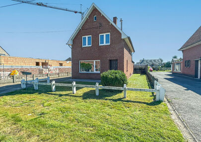Rustig gelegen open gezinswoning met 3 slaapkamers en tuin!

De trotse familie die deze woning aankoopt, wordt inwoner van het lieflijke Hechtel-Eksel. Hier woon je mooi centraal, maar toch rustig gelegen. Zowel het centrum met gemeentehuis zuidwaarts als