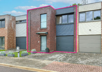 Bij ImmoFusion 7/7 “open huis” : klik op onze 3D-TOUR.
Ervaar vastgoed alsof je er zelf doorloopt!
Deze verzorgde woning, gebouwd in 2012, is gelegen in een rustige en kindvriendelijke omgeving in het Suskahof 16 te Heusden-Zolder. De woning beschik