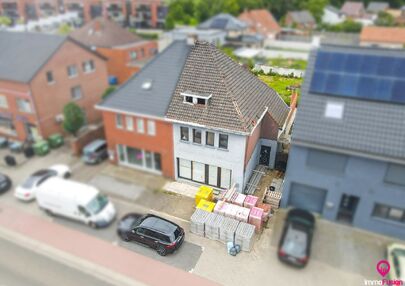Woning op de Bruisende Koolmijnlaan in Heusden-Zolder met Eindeloze Mogelijkheden!

Bent u op zoek naar een woning met talloze mogelijkheden in het hart van Heusden-Zolder? Deze woning, gelegen op de bruisende Koolmijnlaan, biedt u de perfecte kans om uw 