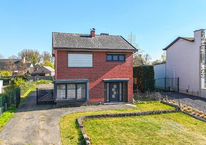 Bij ImmoFusion 7/7 “open huis”: klik op onze 3D-TOUR.
Ervaar vastgoed alsof je er zelf doorloopt!
Welkom in deze prachtige open bebouwing, gelegen boekt. Met een royale bewoonbare oppervlakte van 175 m² en een perceel van maar liefst 8a27ca biedt dez