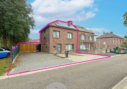 Bij ImmoFusion 7/7 “open huis”: klik op onze 3D-TOUR.
Ervaar vastgoed alsof je er zelf doorloopt!

Ontdek deze volledig gerenoveerde woning gelegen in een rustige woonwijk van Heusden-Zolder. Met een bewoonbare oppervlakte van 152 m² op een perceel v