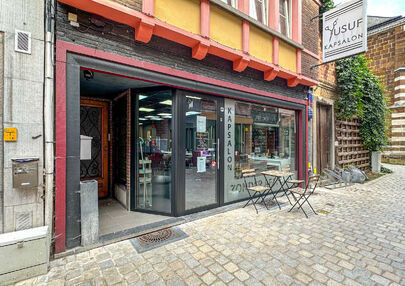 Vernieuwde Kapperszaak op topligging in het Hart van Diest!
Bent u op zoek naar een rendabele investering op een toplocatie? Dan is deze volledig ingerichte en recent vernieuwde kapperszaak, gevestigd in het bruisende centrum van Diest, dé kans die u nie