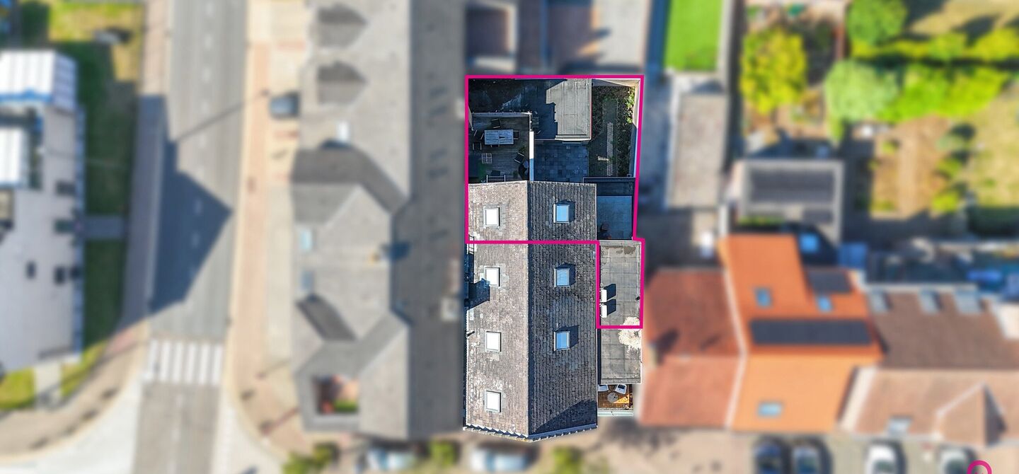 Bij ImmoFusion 7/7 “open huis”: klik op onze 3D-TOUR.
Ervaar vastgoed alsof je er zelf doorloopt!

Dit instapklare gelijkvloers appartement in hartje Beringen combineert 145m² wooncomfort met een volledig aangelegde tuin, inpandige garage én volledi