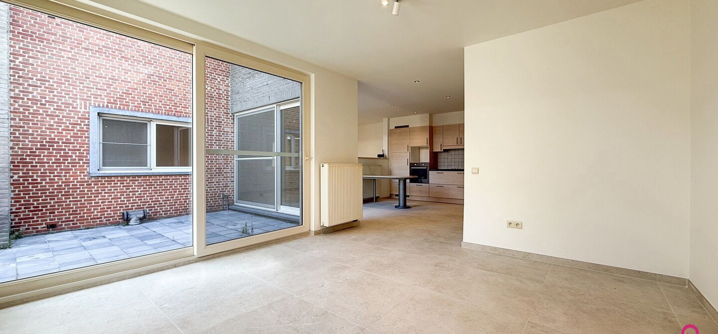 Bij ImmoFusion 7/7 “open huis”: klik op onze 3D-TOUR.
Ervaar vastgoed alsof je er zelf doorloopt!

Dit instapklare gelijkvloers appartement in hartje Beringen combineert 145m² wooncomfort met een volledig aangelegde tuin, inpandige garage én volledi