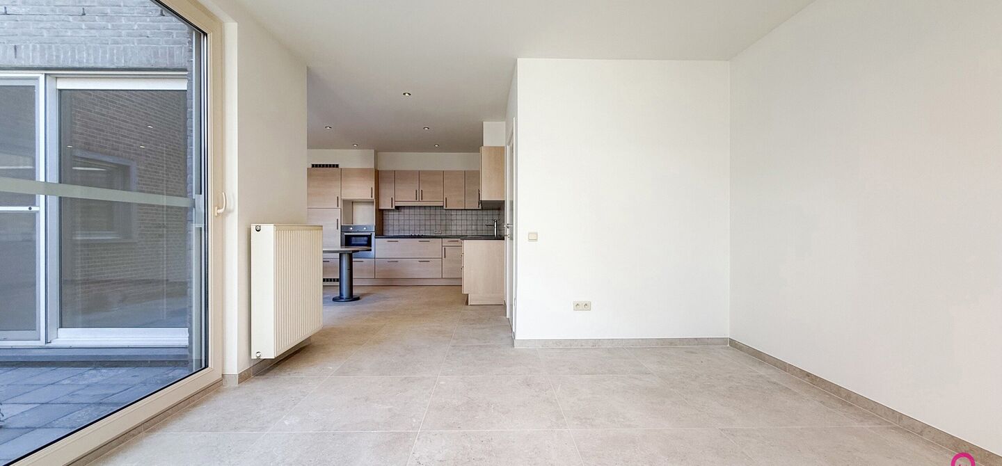 Bij ImmoFusion 7/7 “open huis”: klik op onze 3D-TOUR.
Ervaar vastgoed alsof je er zelf doorloopt!

Dit instapklare gelijkvloers appartement in hartje Beringen combineert 145m² wooncomfort met een volledig aangelegde tuin, inpandige garage én volledi