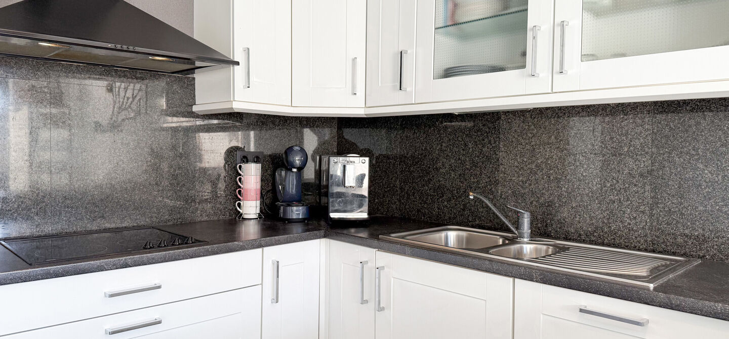 Bij ImmoFusion 7/7 &ldquo;open huis&rdquo; : klik op onze 3D-TOUR.
Ervaar vastgoed alsof je er zelf doorloopt!

Welkom in dit aangename en ruime appartement, gelegen op de bovenste verdieping (2de verdiep) van een verzorgd gebouw in een rustige woonwijk te Bering