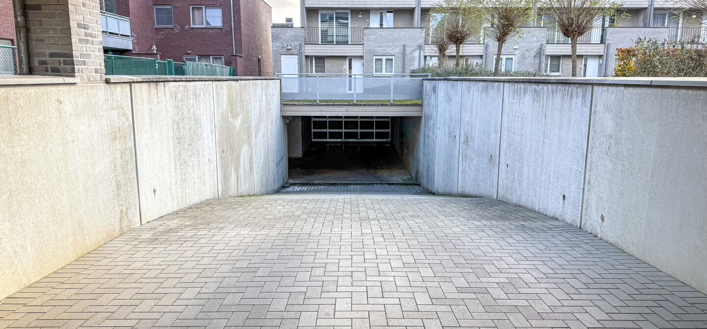 Bij ImmoFusion 7/7 &ldquo;open huis&rdquo; : klik op onze 3D-TOUR.
Ervaar vastgoed alsof je er zelf doorloopt!

Welkom in dit aangename en ruime appartement, gelegen op de bovenste verdieping (2de verdiep) van een verzorgd gebouw in een rustige woonwijk te Bering