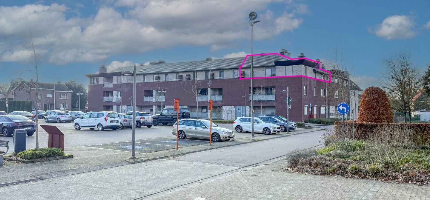 Bij ImmoFusion 7/7 &ldquo;open huis&rdquo; : klik op onze 3D-TOUR.
Ervaar vastgoed alsof je er zelf doorloopt!

Welkom in dit aangename en ruime appartement, gelegen op de bovenste verdieping (2de verdiep) van een verzorgd gebouw in een rustige woonwijk te Bering