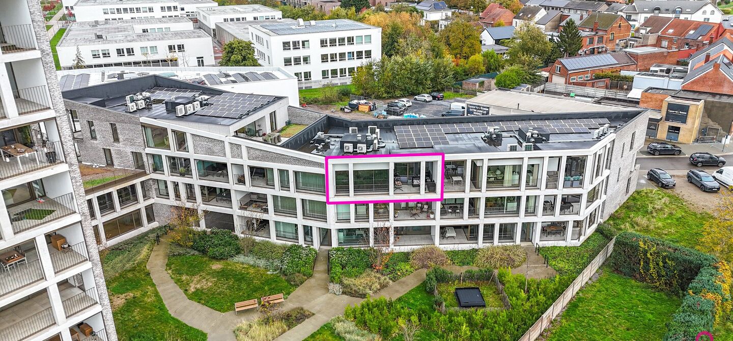 Bij ImmoFusion 7/7 &ldquo;open huis&rdquo;: klik op onze 3D-TOUR.
Ervaar vastgoed alsof je er zelf doorloopt!

Ontdek dit moderne en energiezuinige appartement aan de August Cuppensstraat 6 bus C05 in het hart van Beringen. Dit instapklaar appartement uit 2021 bi