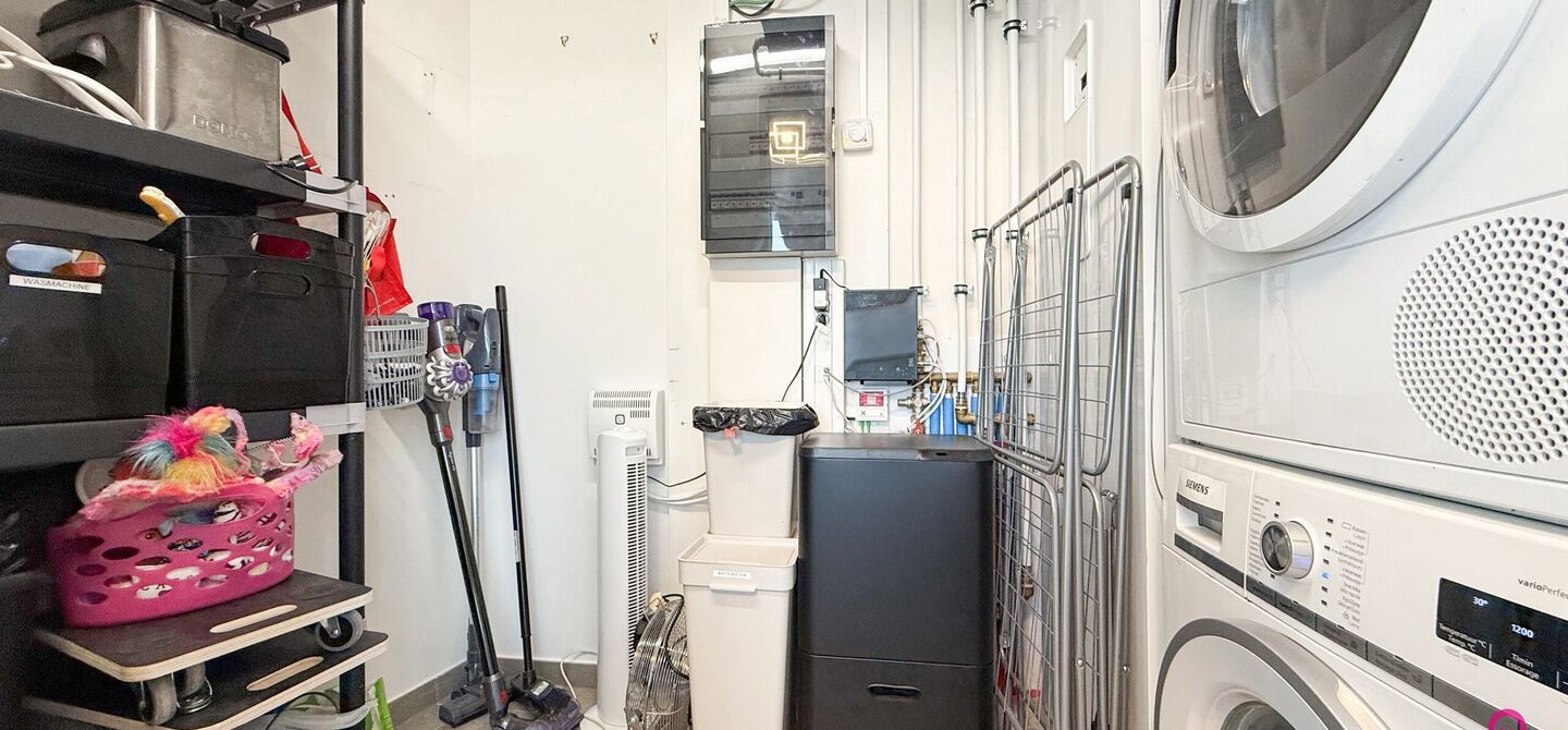 Bij ImmoFusion 7/7 &ldquo;open huis&rdquo;: klik op onze 3D-TOUR.
Ervaar vastgoed alsof je er zelf doorloopt!

Ontdek dit moderne en energiezuinige appartement aan de August Cuppensstraat 6 bus C05 in het hart van Beringen. Dit instapklaar appartement uit 2021 bi