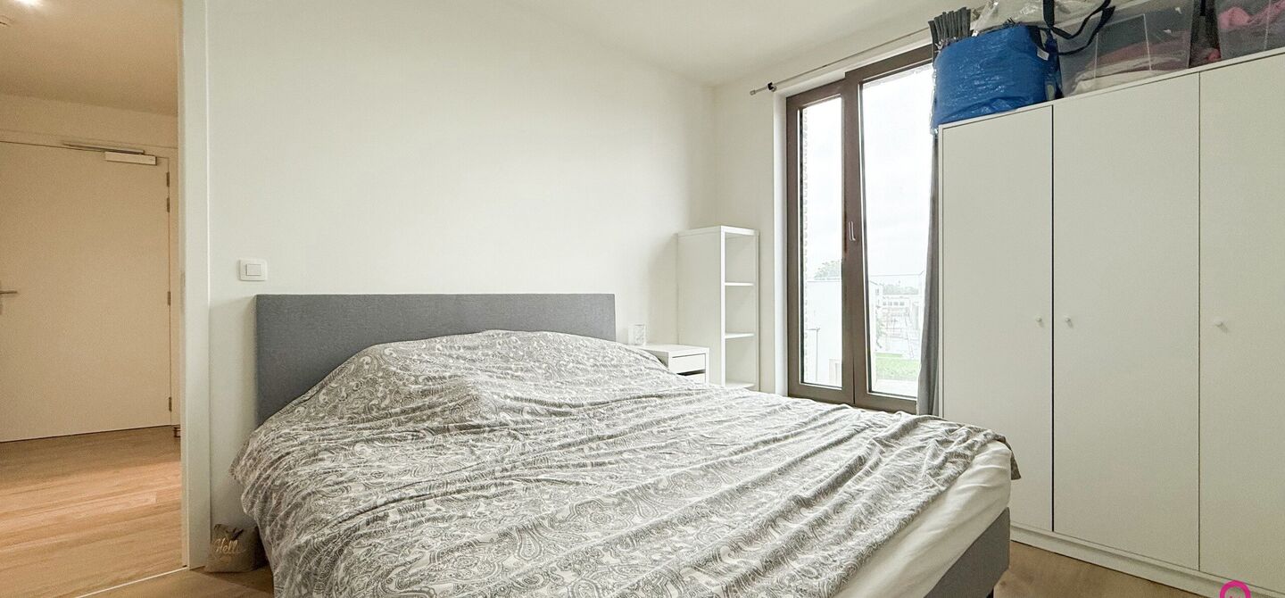 Bij ImmoFusion 7/7 &ldquo;open huis&rdquo;: klik op onze 3D-TOUR.
Ervaar vastgoed alsof je er zelf doorloopt!

Ontdek dit moderne en energiezuinige appartement aan de August Cuppensstraat 6 bus C05 in het hart van Beringen. Dit instapklaar appartement uit 2021 bi