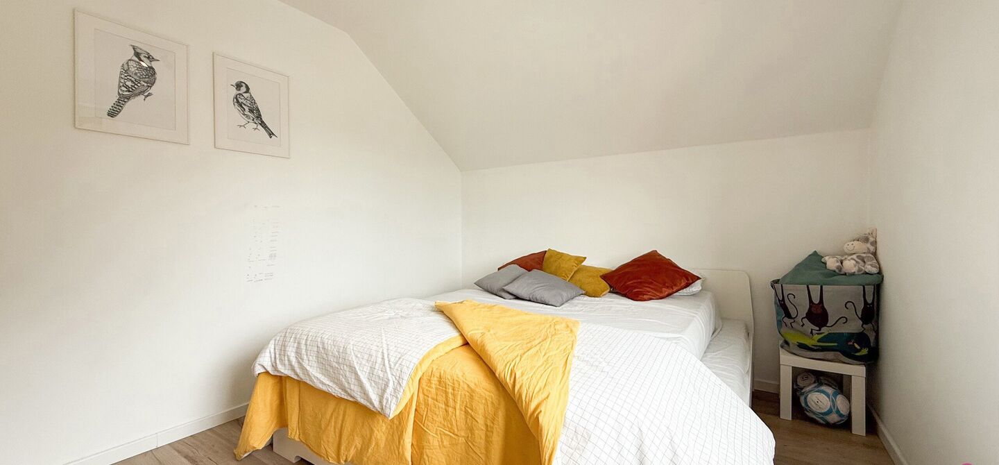 Bij ImmoFusion 7/7 &ldquo;open huis&rdquo; : klik op onze 3D-TOUR.
Ervaar vastgoed alsof je er zelf doorloopt!

Welkom in dit bijzonder ruime en instapklare appartement aan de Beverlosesteenweg in Beringen, waar ruimte, licht en comfort centraal staan. Met een be