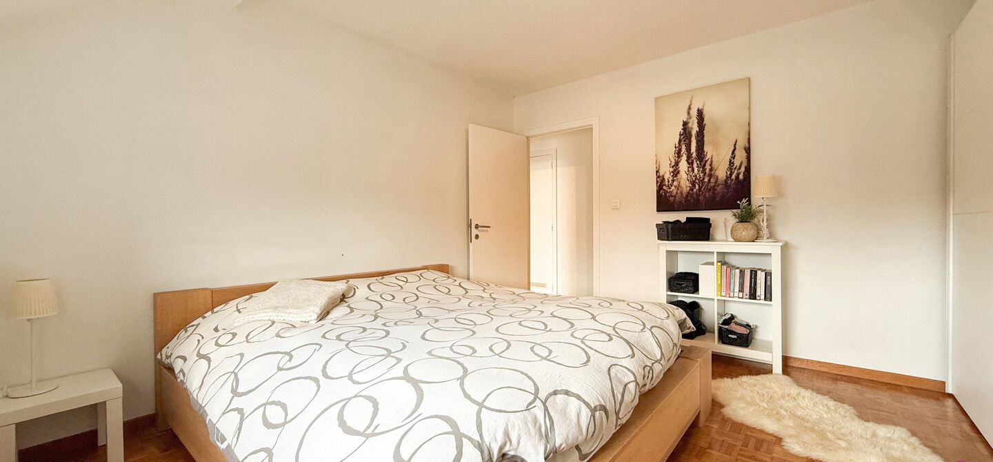 Bij ImmoFusion 7/7 &ldquo;open huis&rdquo; : klik op onze 3D-TOUR.
Ervaar vastgoed alsof je er zelf doorloopt!

Welkom in dit bijzonder ruime en instapklare appartement aan de Beverlosesteenweg in Beringen, waar ruimte, licht en comfort centraal staan. Met een be