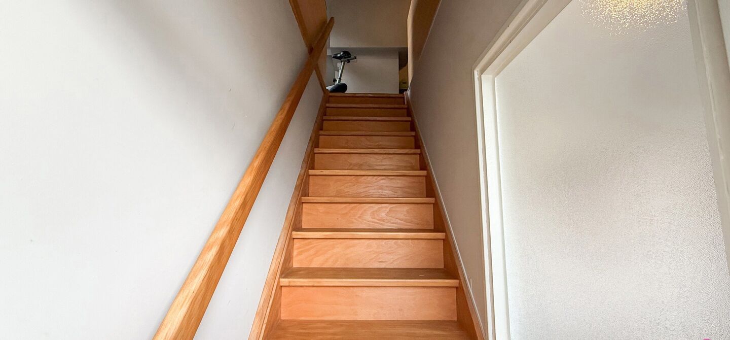 Bij ImmoFusion 7/7 &ldquo;open huis&rdquo; : klik op onze 3D-TOUR.
Ervaar vastgoed alsof je er zelf doorloopt!

Welkom in dit bijzonder ruime en instapklare appartement aan de Beverlosesteenweg in Beringen, waar ruimte, licht en comfort centraal staan. Met een be