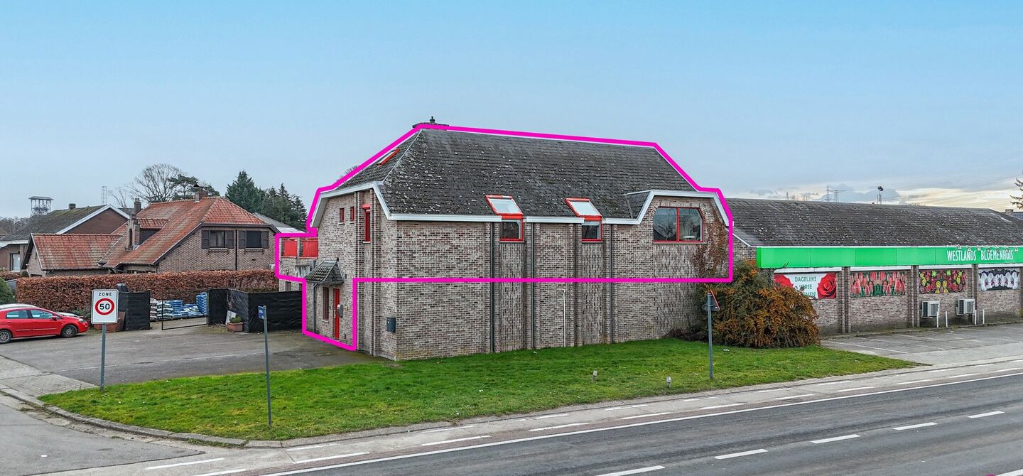 Bij ImmoFusion 7/7 &ldquo;open huis&rdquo; : klik op onze 3D-TOUR.
Ervaar vastgoed alsof je er zelf doorloopt!

Welkom in dit bijzonder ruime en instapklare appartement aan de Beverlosesteenweg in Beringen, waar ruimte, licht en comfort centraal staan. Met een be