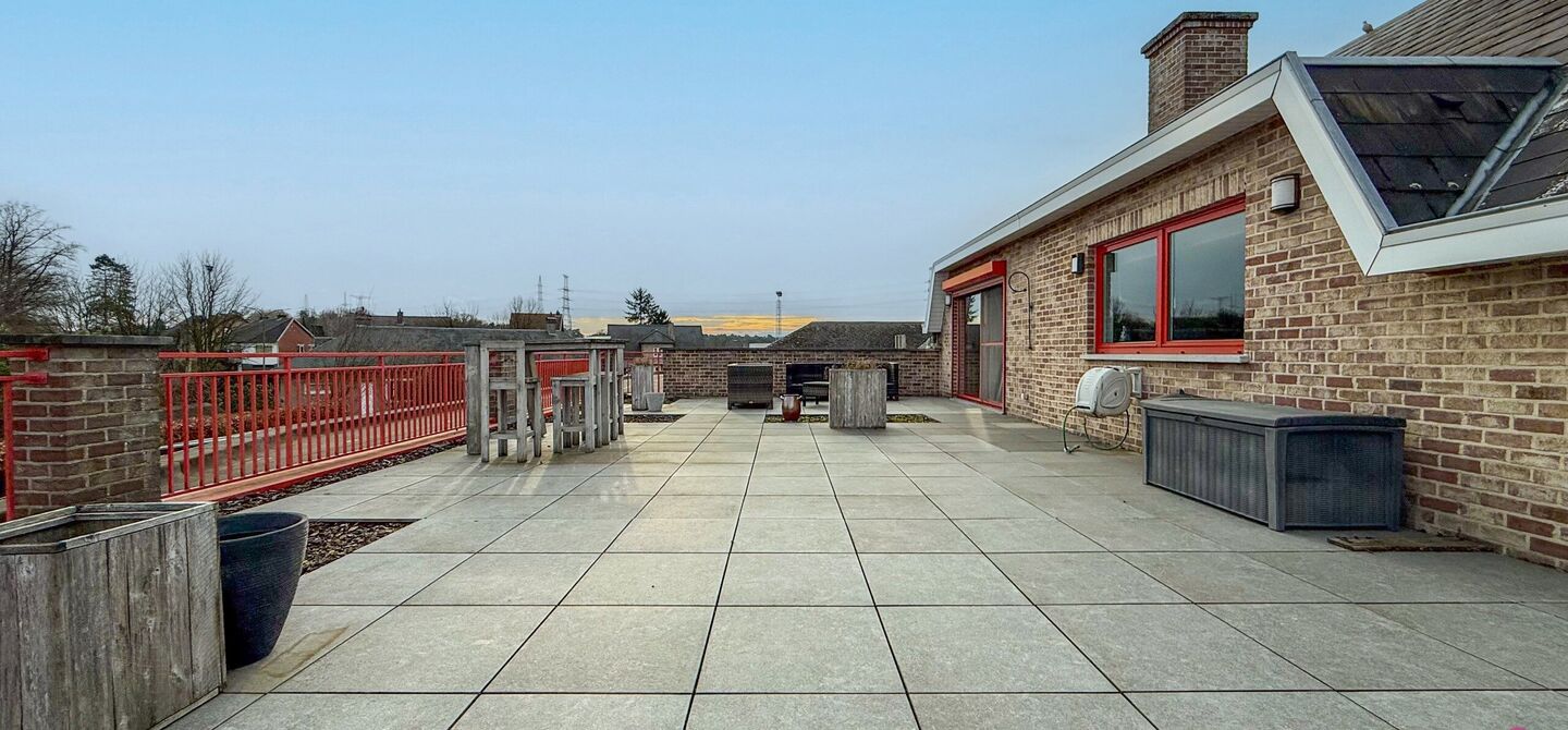 Bij ImmoFusion 7/7 &ldquo;open huis&rdquo; : klik op onze 3D-TOUR.
Ervaar vastgoed alsof je er zelf doorloopt!

Welkom in dit bijzonder ruime en instapklare appartement aan de Beverlosesteenweg in Beringen, waar ruimte, licht en comfort centraal staan. Met een be