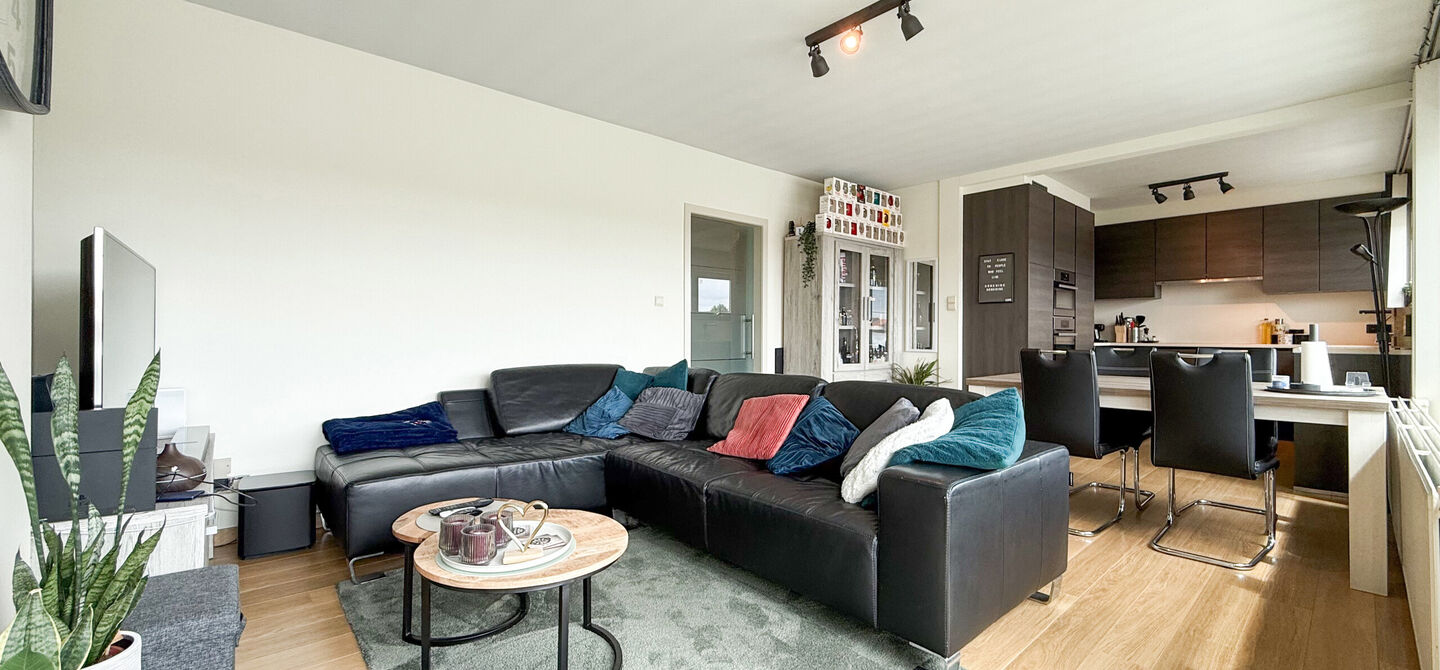 Bij ImmoFusion 7/7 “open huis”: klik op onze 3D-TOUR.
Ervaar vastgoed alsof je er zelf doorloopt!

Welkom in dit lichtrijke en instapklare appartement, centraal gelegen in het bruisende centrum van Paal. Dit appartement combineert comfort, ruimte en e