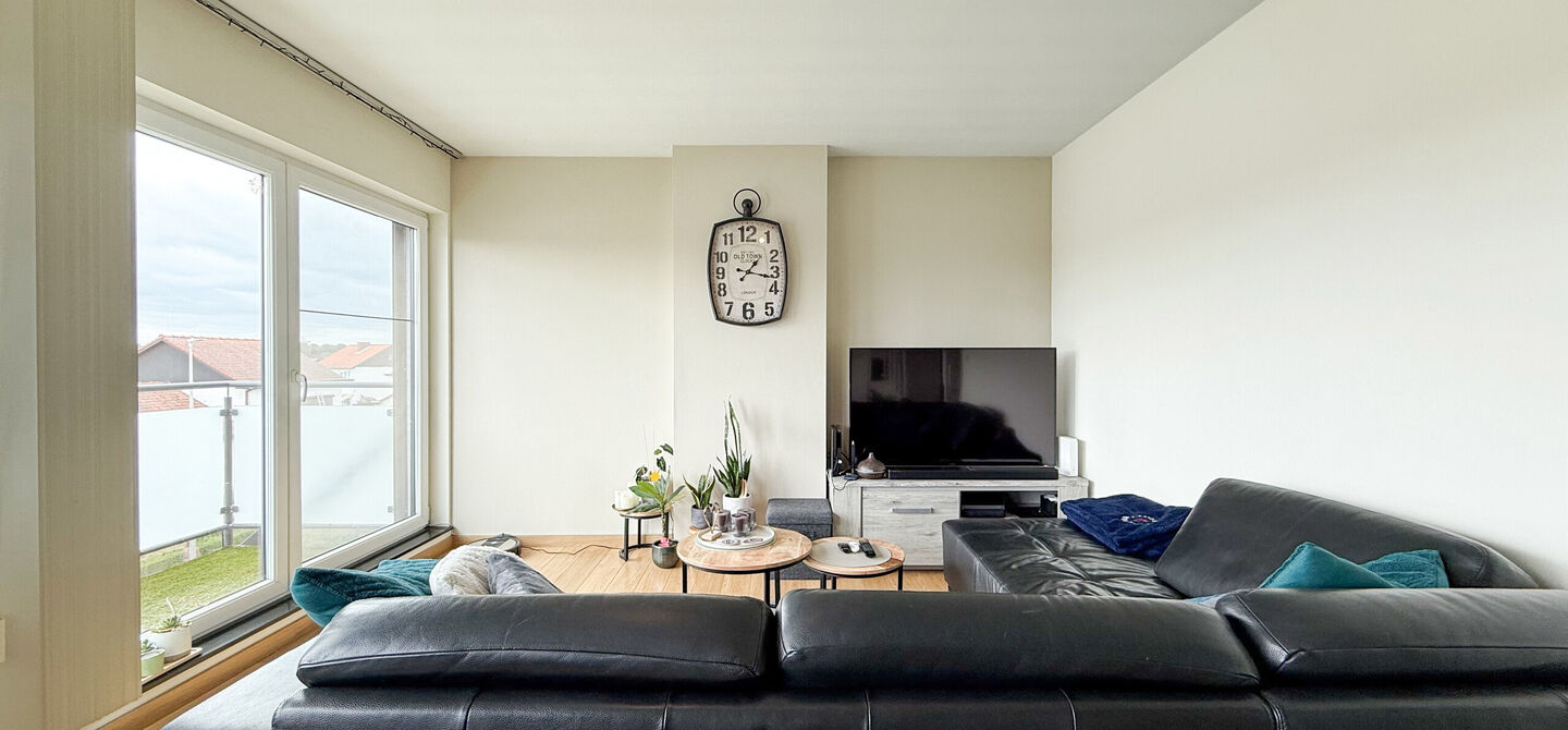 Bij ImmoFusion 7/7 “open huis”: klik op onze 3D-TOUR.
Ervaar vastgoed alsof je er zelf doorloopt!

Welkom in dit lichtrijke en instapklare appartement, centraal gelegen in het bruisende centrum van Paal. Dit appartement combineert comfort, ruimte en e