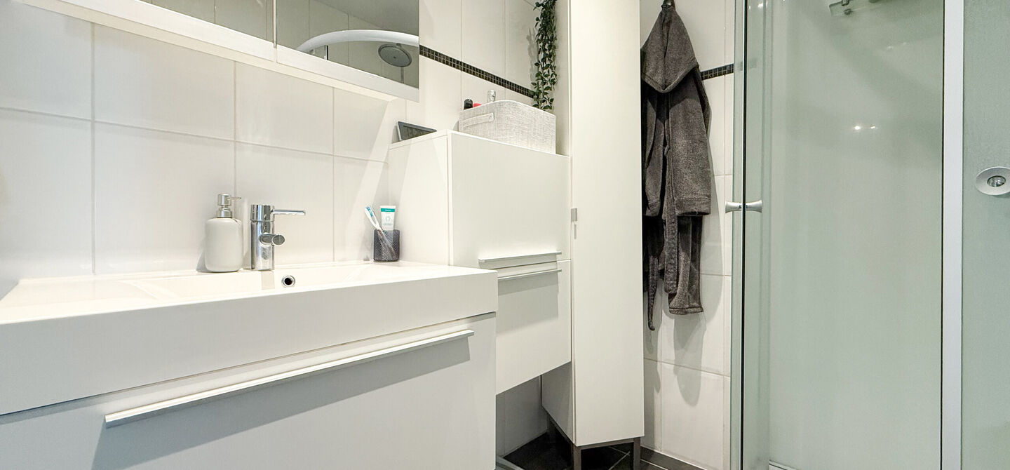 Bij ImmoFusion 7/7 “open huis”: klik op onze 3D-TOUR.
Ervaar vastgoed alsof je er zelf doorloopt!

Welkom in dit lichtrijke en instapklare appartement, centraal gelegen in het bruisende centrum van Paal. Dit appartement combineert comfort, ruimte en e