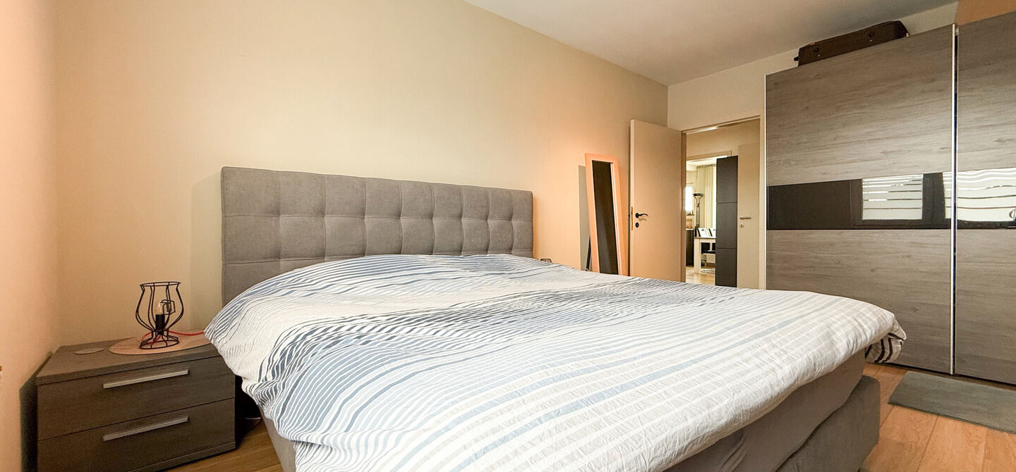 Bij ImmoFusion 7/7 “open huis”: klik op onze 3D-TOUR.
Ervaar vastgoed alsof je er zelf doorloopt!

Welkom in dit lichtrijke en instapklare appartement, centraal gelegen in het bruisende centrum van Paal. Dit appartement combineert comfort, ruimte en e