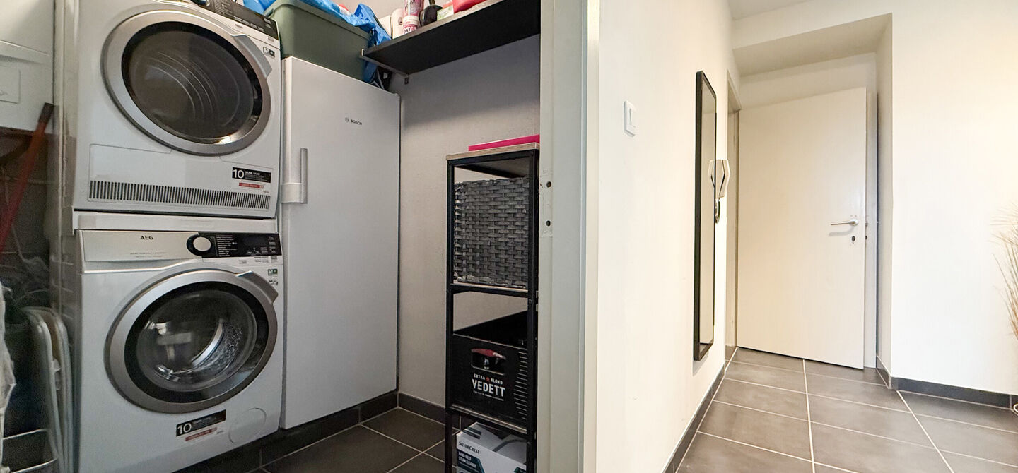 Bij ImmoFusion 7/7 “open huis”: klik op onze 3D-TOUR.
Ervaar vastgoed alsof je er zelf doorloopt!

Welkom in dit lichtrijke en instapklare appartement, centraal gelegen in het bruisende centrum van Paal. Dit appartement combineert comfort, ruimte en e