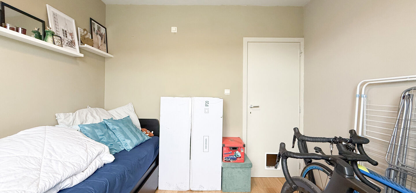 Bij ImmoFusion 7/7 “open huis”: klik op onze 3D-TOUR.
Ervaar vastgoed alsof je er zelf doorloopt!

Welkom in dit lichtrijke en instapklare appartement, centraal gelegen in het bruisende centrum van Paal. Dit appartement combineert comfort, ruimte en e