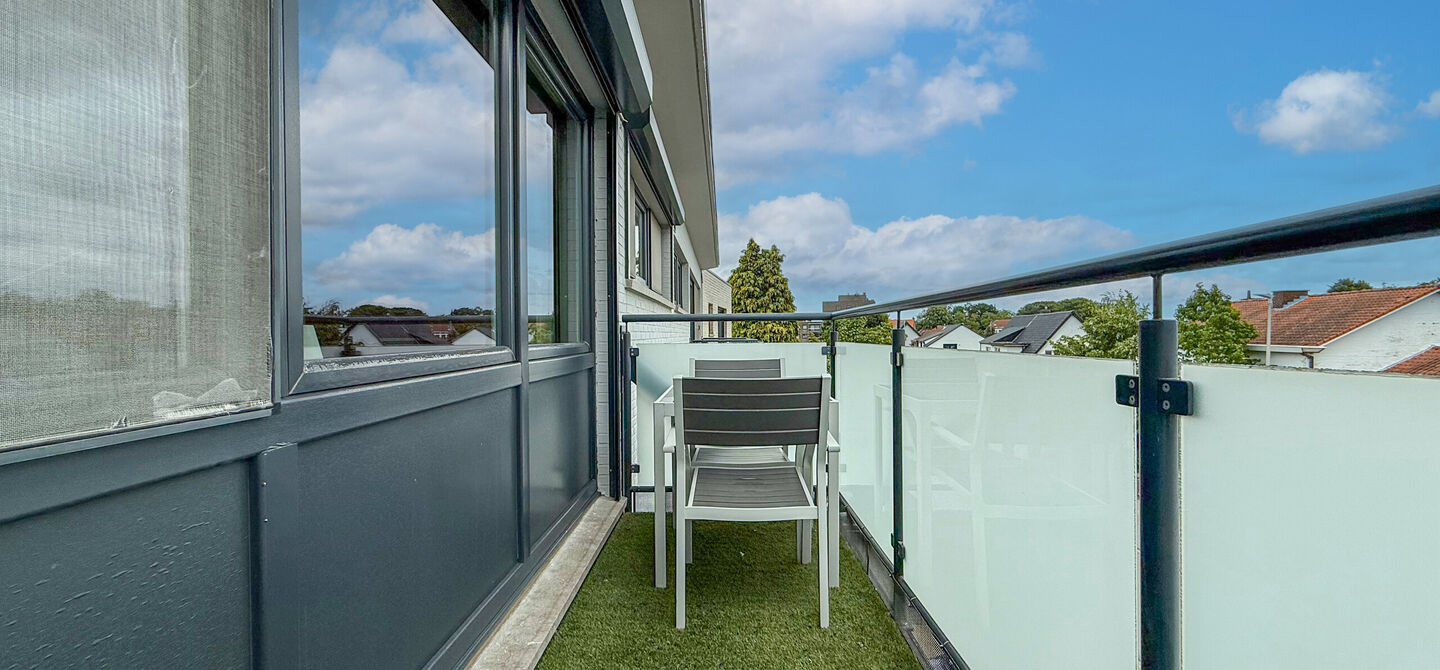 Bij ImmoFusion 7/7 “open huis”: klik op onze 3D-TOUR.
Ervaar vastgoed alsof je er zelf doorloopt!

Welkom in dit lichtrijke en instapklare appartement, centraal gelegen in het bruisende centrum van Paal. Dit appartement combineert comfort, ruimte en e
