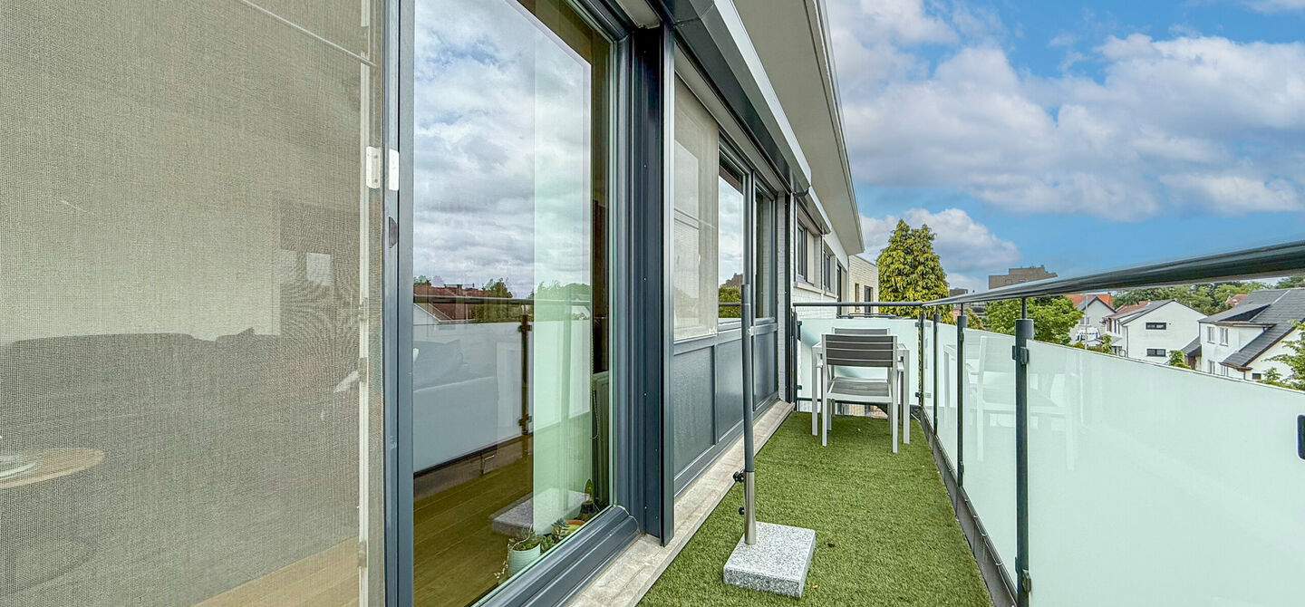 Bij ImmoFusion 7/7 “open huis”: klik op onze 3D-TOUR.
Ervaar vastgoed alsof je er zelf doorloopt!

Welkom in dit lichtrijke en instapklare appartement, centraal gelegen in het bruisende centrum van Paal. Dit appartement combineert comfort, ruimte en e