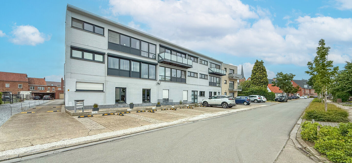 Bij ImmoFusion 7/7 “open huis”: klik op onze 3D-TOUR.
Ervaar vastgoed alsof je er zelf doorloopt!

Welkom in dit lichtrijke en instapklare appartement, centraal gelegen in het bruisende centrum van Paal. Dit appartement combineert comfort, ruimte en e