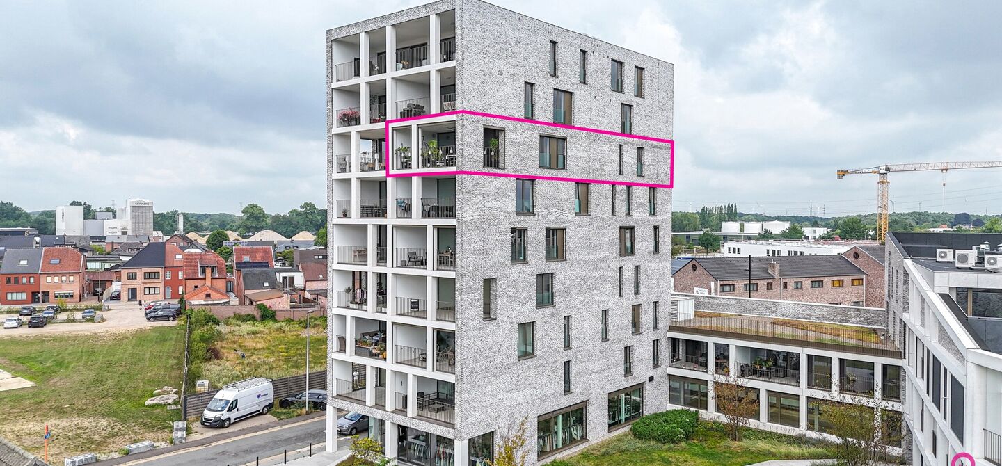 Bij ImmoFusion 7/7 “open huis”: klik op onze 3D-TOUR.
Ervaar vastgoed alsof je er zelf doorloopt!

Welkom op de Blijkstraat 39/14 in het bruisende centrum van Beringen, waar comfort, luxe en ruimte samenkomen op het 6de verdiep van een recente residen