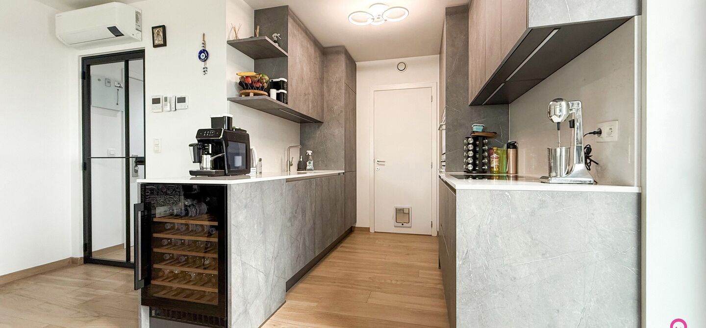 Bij ImmoFusion 7/7 “open huis”: klik op onze 3D-TOUR.
Ervaar vastgoed alsof je er zelf doorloopt!

Welkom op de Blijkstraat 39/14 in het bruisende centrum van Beringen, waar comfort, luxe en ruimte samenkomen op het 6de verdiep van een recente residen
