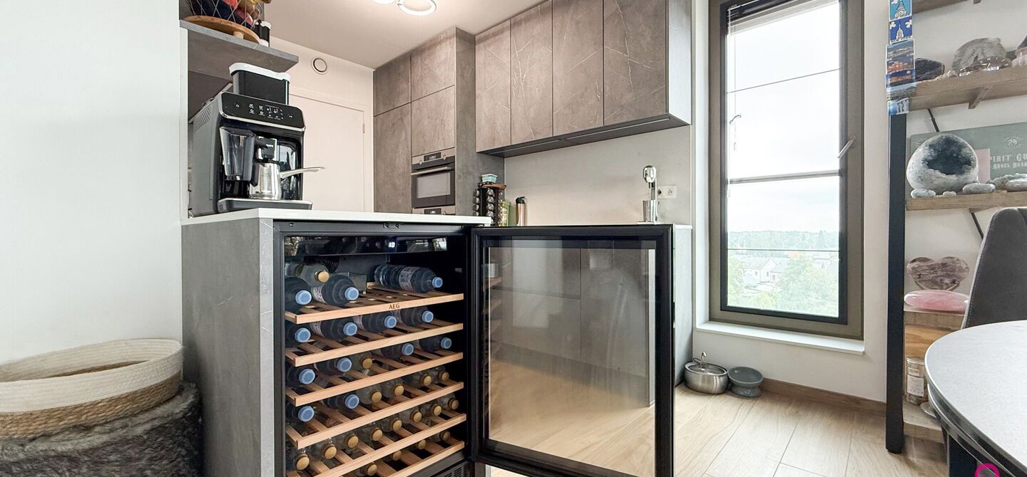 Bij ImmoFusion 7/7 “open huis”: klik op onze 3D-TOUR.
Ervaar vastgoed alsof je er zelf doorloopt!

Welkom op de Blijkstraat 39/14 in het bruisende centrum van Beringen, waar comfort, luxe en ruimte samenkomen op het 6de verdiep van een recente residen