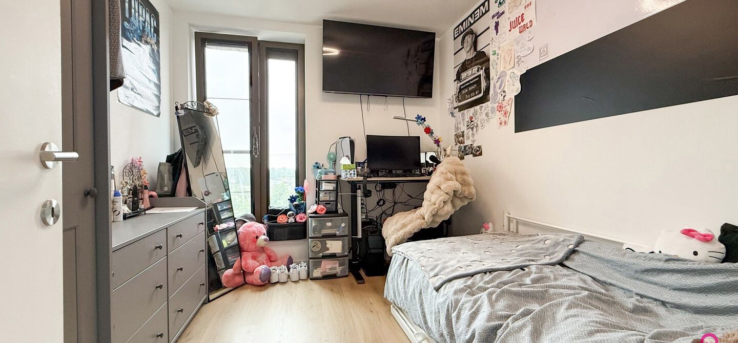 Bij ImmoFusion 7/7 “open huis”: klik op onze 3D-TOUR.
Ervaar vastgoed alsof je er zelf doorloopt!

Welkom op de Blijkstraat 39/14 in het bruisende centrum van Beringen, waar comfort, luxe en ruimte samenkomen op het 6de verdiep van een recente residen