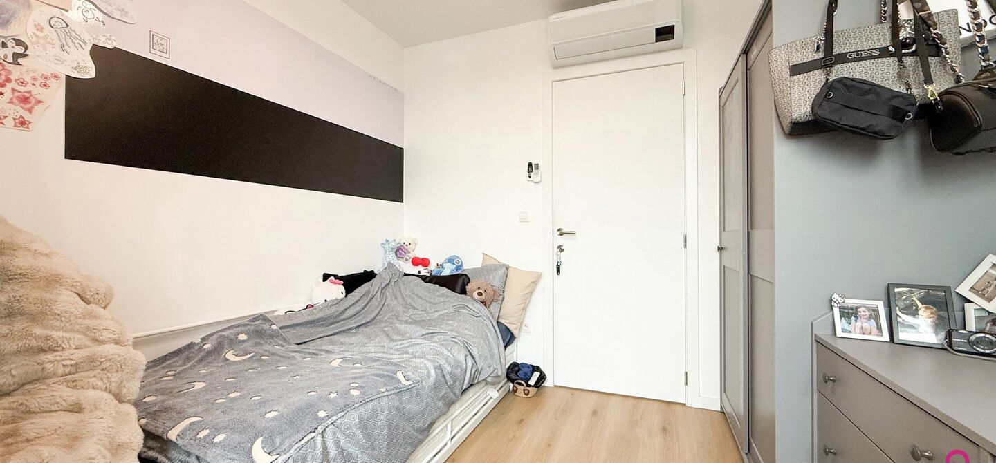 Bij ImmoFusion 7/7 “open huis”: klik op onze 3D-TOUR.
Ervaar vastgoed alsof je er zelf doorloopt!

Welkom op de Blijkstraat 39/14 in het bruisende centrum van Beringen, waar comfort, luxe en ruimte samenkomen op het 6de verdiep van een recente residen