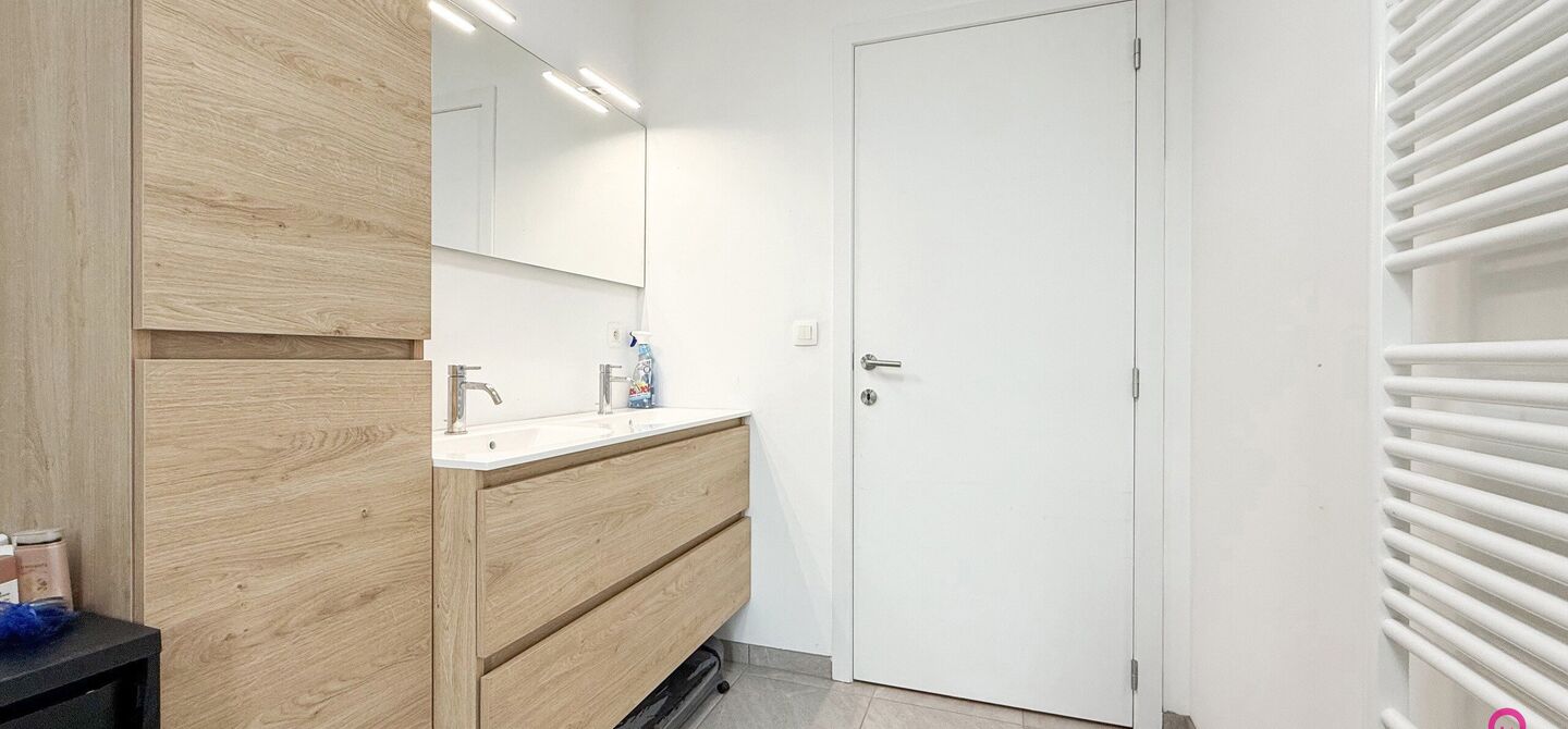 Bij ImmoFusion 7/7 “open huis”: klik op onze 3D-TOUR.
Ervaar vastgoed alsof je er zelf doorloopt!

Welkom op de Blijkstraat 39/14 in het bruisende centrum van Beringen, waar comfort, luxe en ruimte samenkomen op het 6de verdiep van een recente residen