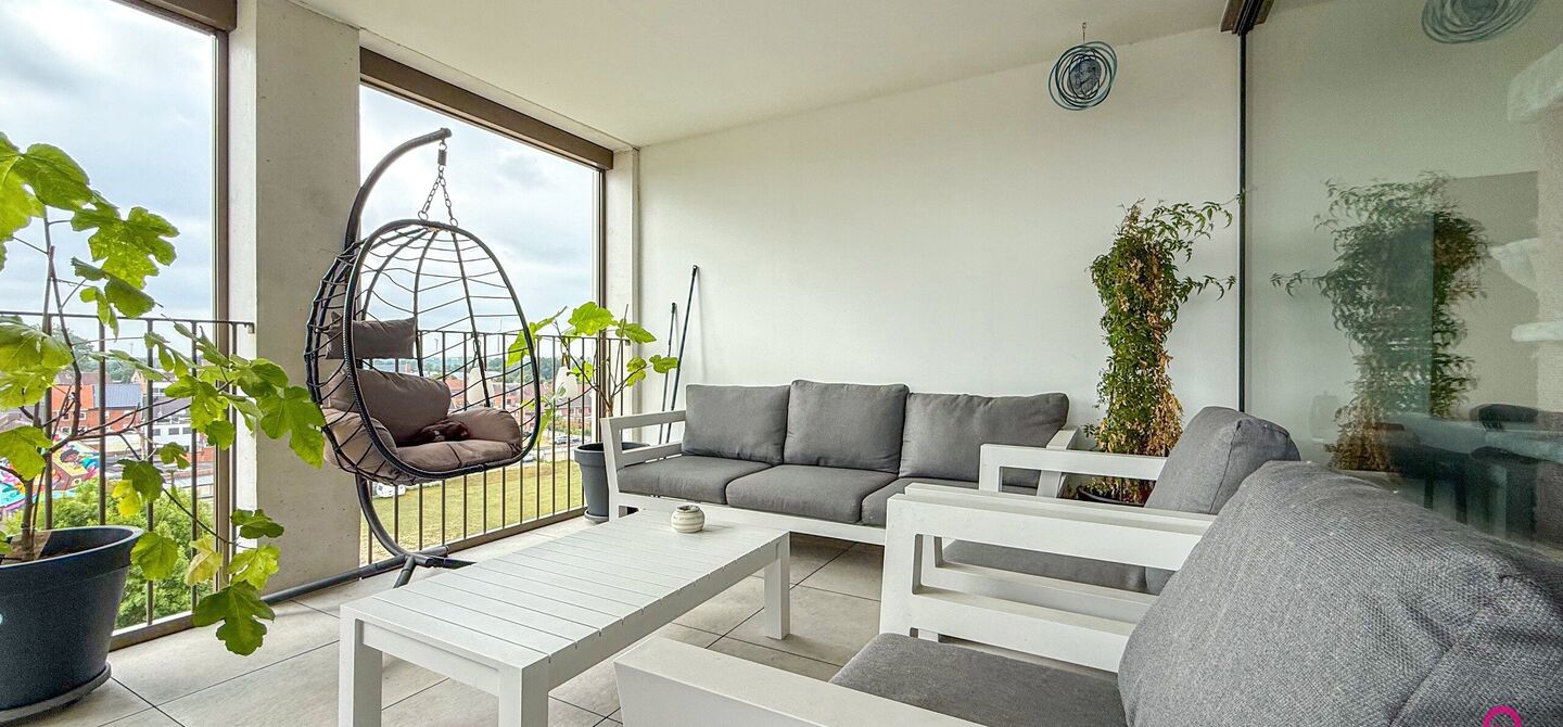 Bij ImmoFusion 7/7 “open huis”: klik op onze 3D-TOUR.
Ervaar vastgoed alsof je er zelf doorloopt!

Welkom op de Blijkstraat 39/14 in het bruisende centrum van Beringen, waar comfort, luxe en ruimte samenkomen op het 6de verdiep van een recente residen