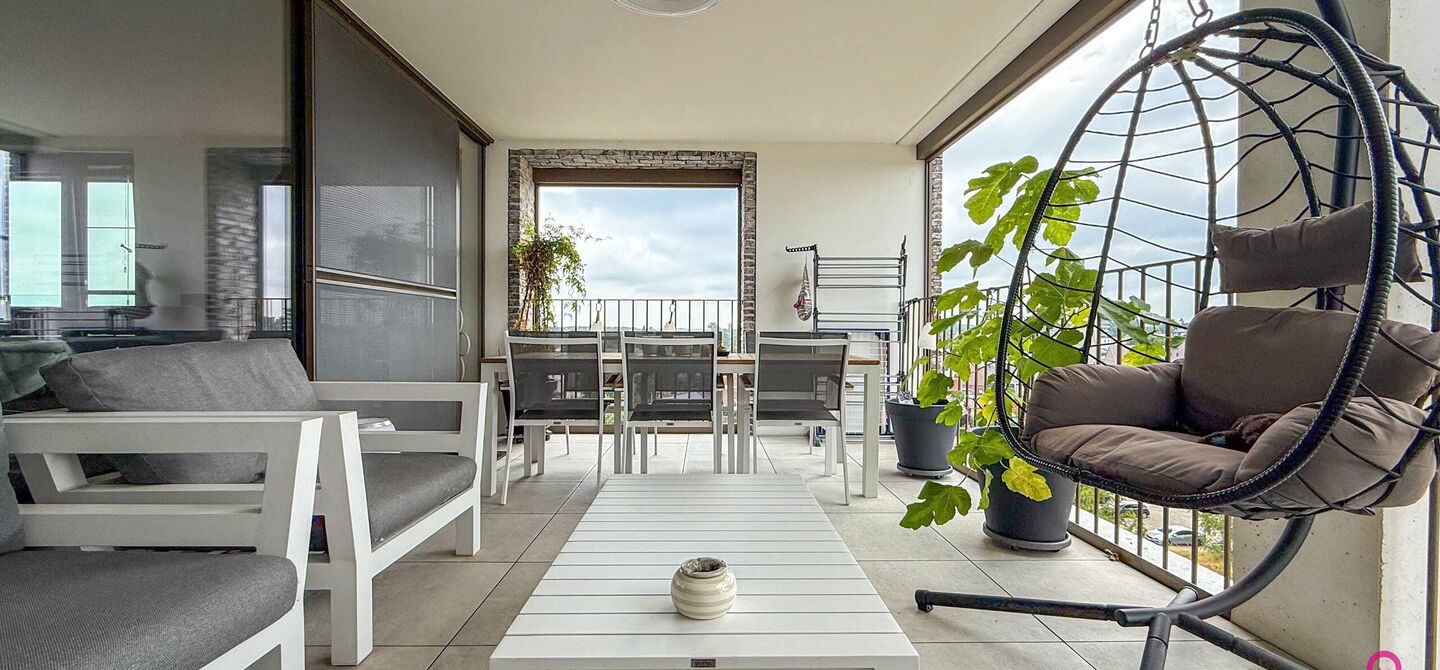 Bij ImmoFusion 7/7 “open huis”: klik op onze 3D-TOUR.
Ervaar vastgoed alsof je er zelf doorloopt!

Welkom op de Blijkstraat 39/14 in het bruisende centrum van Beringen, waar comfort, luxe en ruimte samenkomen op het 6de verdiep van een recente residen