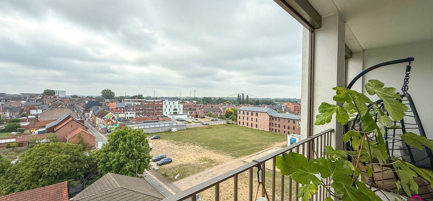 Bij ImmoFusion 7/7 “open huis”: klik op onze 3D-TOUR.
Ervaar vastgoed alsof je er zelf doorloopt!

Welkom op de Blijkstraat 39/14 in het bruisende centrum van Beringen, waar comfort, luxe en ruimte samenkomen op het 6de verdiep van een recente residen